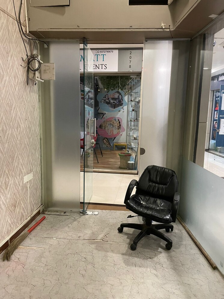 Gym, rustomjee-eaze-zone-mall Commercial Office Space 186 Sq.Ft. In Malad West Mumbai 7305720