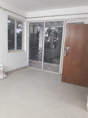 Room in 3 BHK Builder Floor at Puri Vip Floors, Sector 81 – for Sale