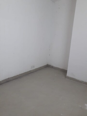 Room in 3 BHK Builder Floor at Puri Vip Floors, Sector 81 – for Sale