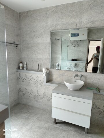 Bathroom in 4 BHK Apartment at DLF Westend Heights, Sector 53 – for Sale