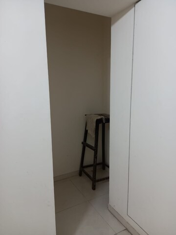 Room in 2 BHK Apartment at Lodha Amara, Kolshet Road – for Sale