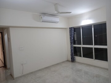 Room in 2 BHK Apartment at Lodha Amara, Kolshet Road – for Sale