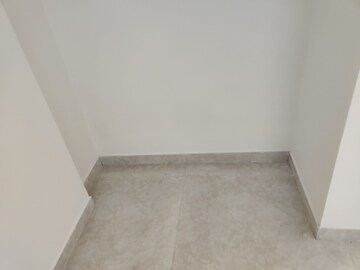 Room in 2 BHK Apartment at Lodha Amara, Kolshet Road – for Sale
