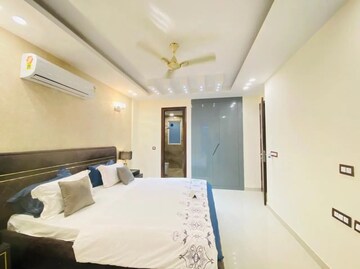 Room in 4 BHK Apartment at Ambience Island Lagoon, Sector 24 – for Sale