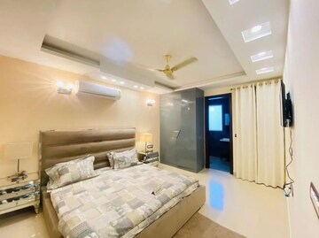 Room in 4 BHK Apartment at Ambience Island Lagoon, Sector 24 – for Sale