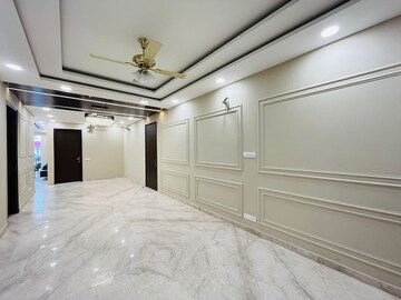 Room in 3.5 BHK Apartment at Ambience Island Lagoon, Sector 24 – for Sale
