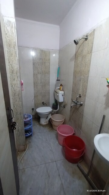 Furnished Amenities in 2 BHK Builder Floor at Uttam Nagar – for Sale