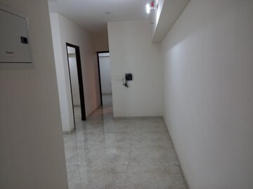 Room in 2 BHK Apartment at Lodha Amara, Kolshet Road – for Sale