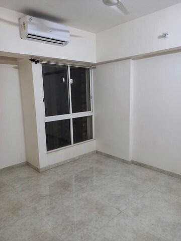 Room in 2 BHK Apartment at Lodha Amara, Kolshet Road – for Sale