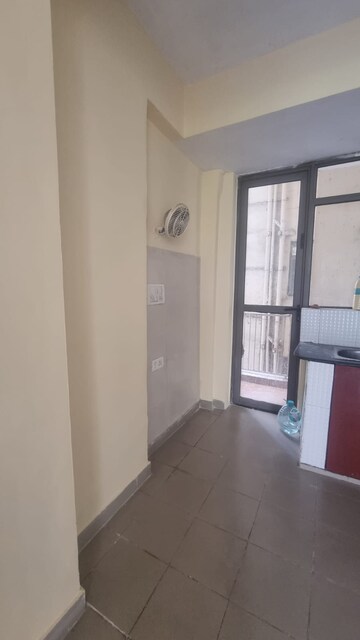 Room in 3.5 BHK Apartment at Unitech Uniworld Gardens 2, Sector 47 – for Sale