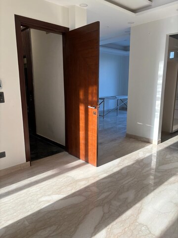 Room in 3 BHK Builder Floor at Palam Vihar – for Sale