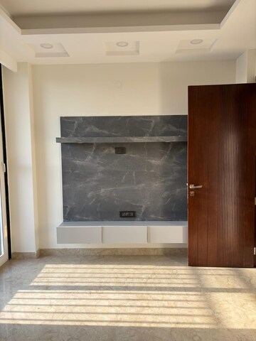 Room in 3 BHK Builder Floor at Palam Vihar – for Sale