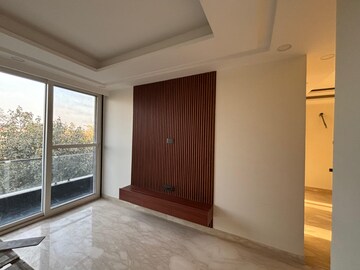Room in 3 BHK Builder Floor at Palam Vihar – for Sale