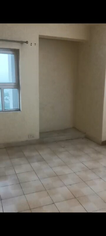 Room in 2 BHK Apartment at Sector 86 – for Sale