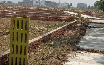 Plot For Sale in Sultanpur Road
