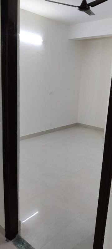 Room in 2 BHK Apartment at Signature Global Synera, Sector 81 – for Sale