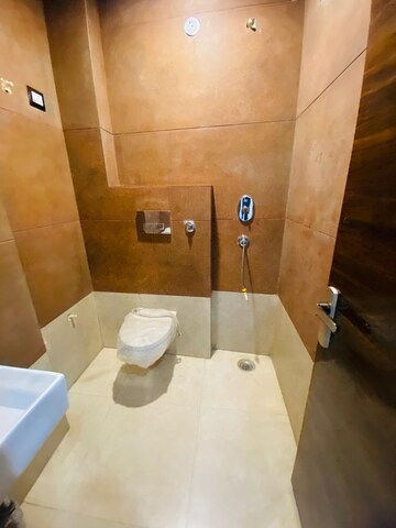 Furnished Amenities in 4 BHK Builder Floor at Dwarka Mor – for Sale