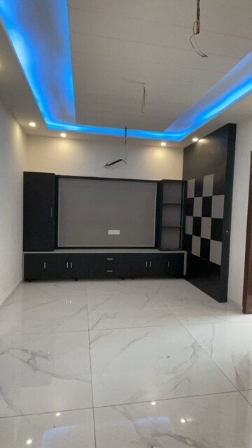 Lift in 4 BHK Apartment at Sector 4 – for Sale