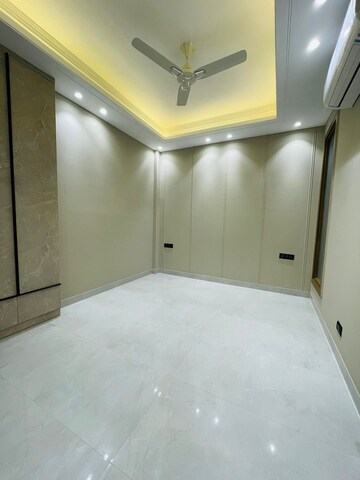 Room in 3 BHK Builder Floor at Sushant Lok 3, Sector 57 – for Sale