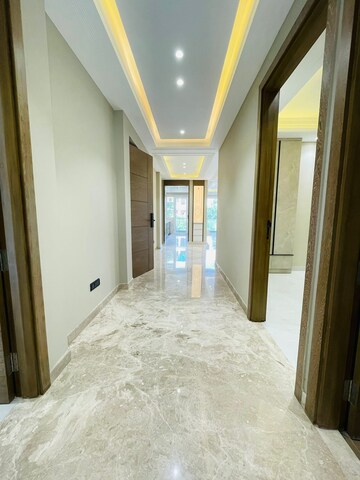 Building Lobby in 3 BHK Builder Floor at Sushant Lok 3, Sector 57 – for Sale