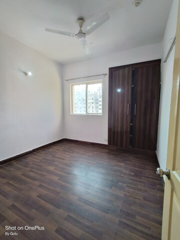 Room in 2 BHK Apartment at Jaypee Greens Kosmos, Sector 134 – for Sale