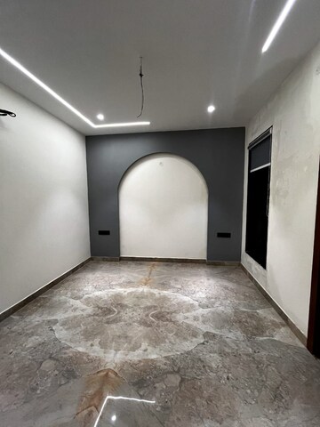 Room in 3 BHK Builder Floor at Anant Raj Ashok Estate, Sector 63a – for Sale