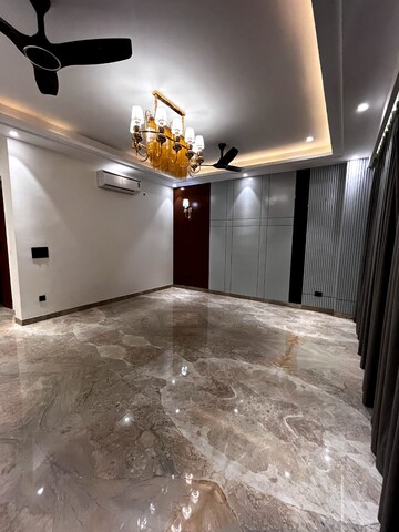 Room in 3 BHK Builder Floor at Anant Raj Ashok Estate, Sector 63a – for Sale