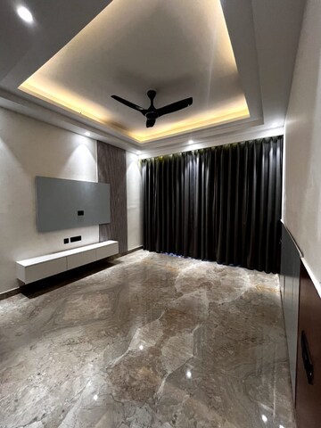 Furnished Amenities in 4 BHK Builder Floor at Ansal API Versalia, Sector 67a – for Sale