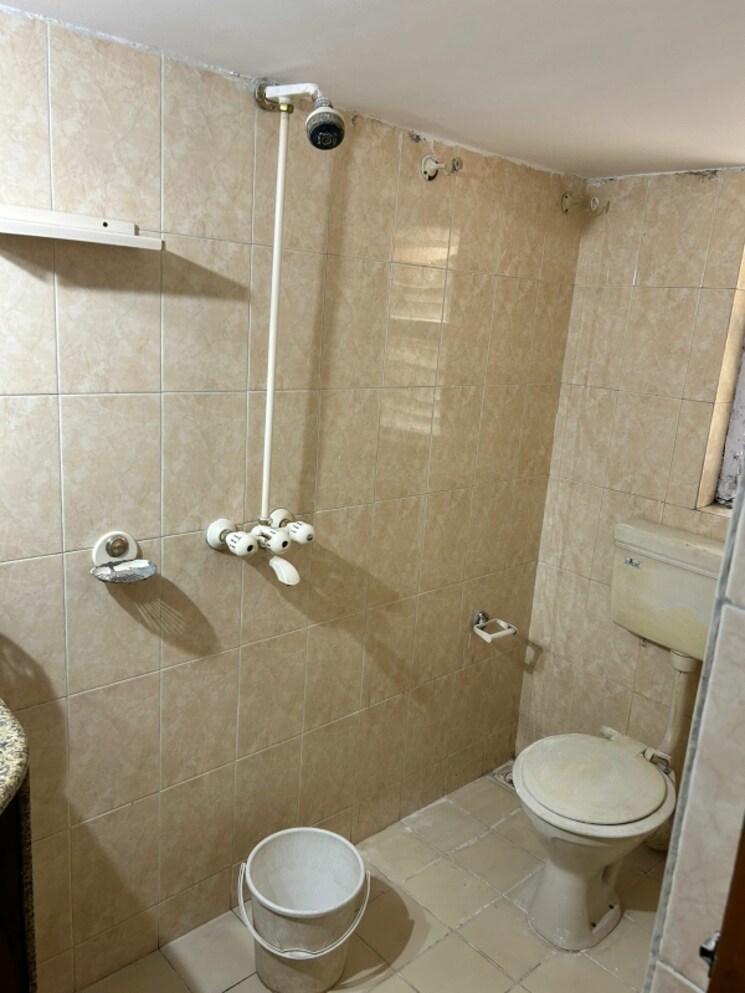 Bathroom, osian-divino 2 Bedroom 825 Sq.Ft. Apartment In Salisbury Park Pune 7308448