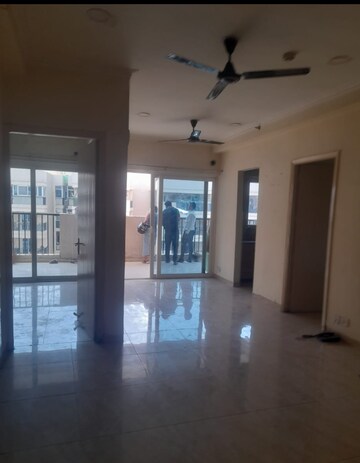 Room in 3 BHK Apartment at Gaur 14th Avenue High Street, Sector 16c Greater Noida – for Sale
