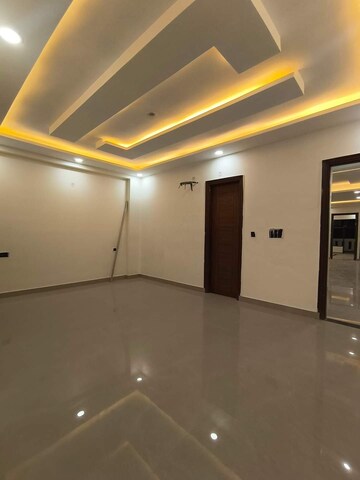 Room in 3.5 BHK Builder Floor at Sainik Colony – for Sale