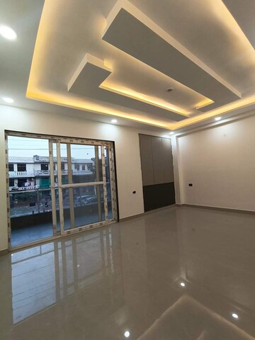 Room in 3.5 BHK Builder Floor at Sainik Colony – for Sale