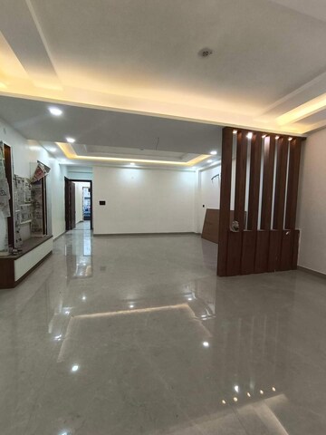 Room in 3.5 BHK Builder Floor at Sainik Colony – for Sale