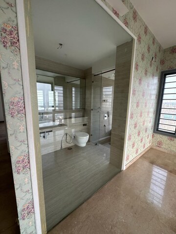 Room in 4 BHK Apartment at Imperial Heights Goregaon West, Goregaon West – for Sale