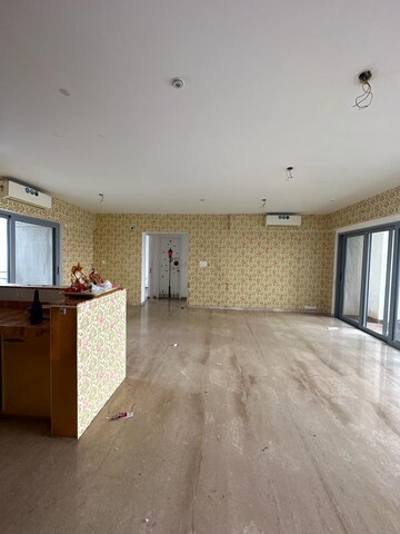 Room in 4 BHK Apartment at Imperial Heights Goregaon West, Goregaon West – for Sale