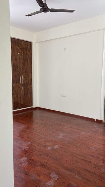 Room in 2 BHK Apartment at Signature Global Orchard Avenue, Sector 93 – for Sale