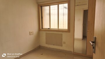 Room in 5 BHK Apartment at Vasai West – for Sale