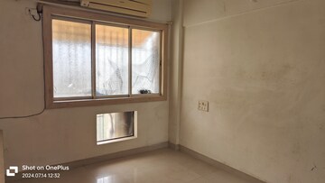 Room in 5 BHK Apartment at Vasai West – for Sale