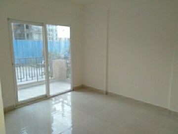 Room in 2 BHK Apartment at Signature Orchard Avenue 2, Sector 93 – for Rent