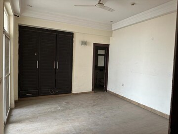 Room in 3 BHK Apartment at Amrapali Golf Homes, Sector 4, Greater Noida – for Sale