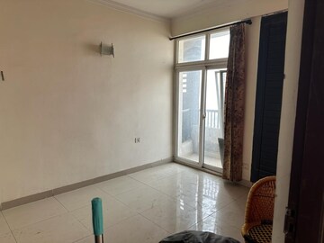 Room in 3 BHK Apartment at Amrapali Golf Homes, Sector 4, Greater Noida – for Sale