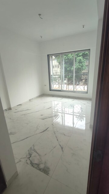 Room in 2 BHK Apartment at Kaveri Tower Andheri West, Andheri West – for Sale