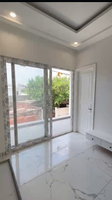 Room in 3 BHK Apartment at Saket – for Sale