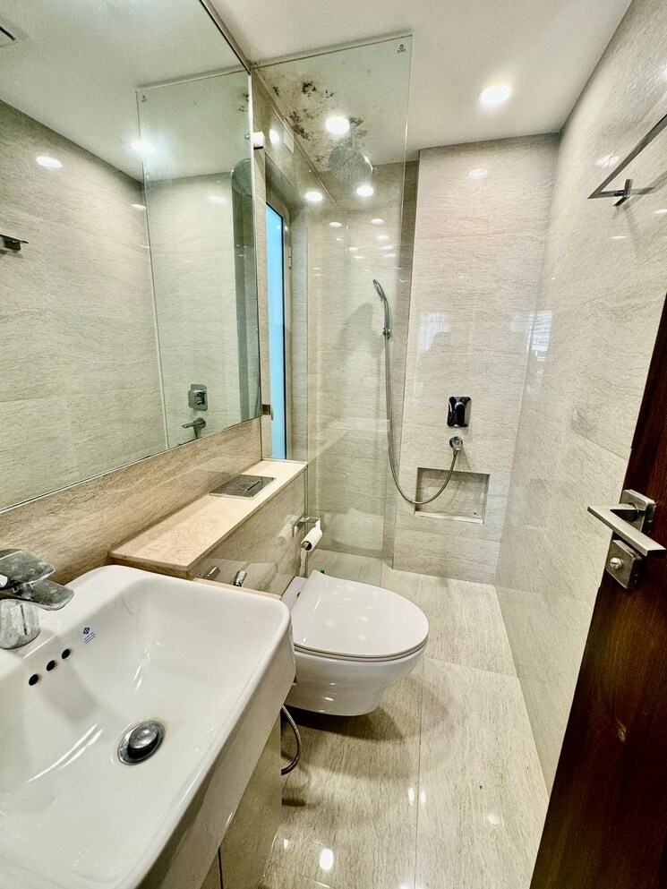 Bathroom, hiranandani-regent-hill 1 Bedroom 380 Sq.Ft. Apartment In Powai Mumbai 7310021