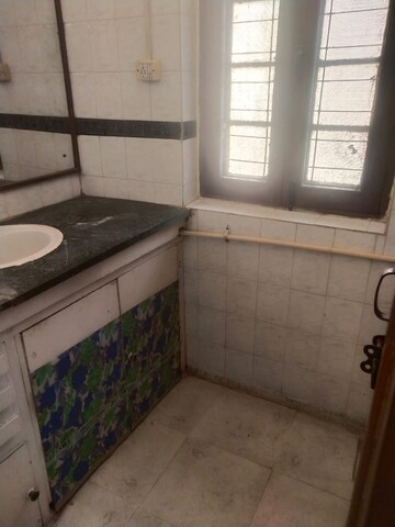 Kitchen in 3.5 BHK Apartment at Metropark Park View Apartments, Sector 61 – for Sale