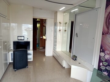 Building Lobby in 3 BHK Apartment at Sahyadri Apartment Malad, Malad East – for Sale