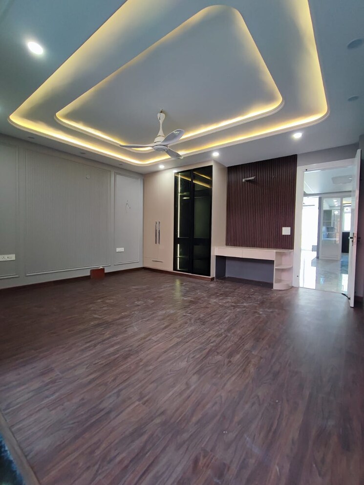 Room, new industrial township 4 Bedroom 2600 Sq.Ft. Builder Floor In New Industrial Township Faridabad 7310715