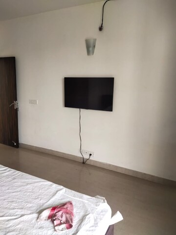 Room in 5 BHK Builder Floor at Puri Vip Floors, Sector 81 – for Sale