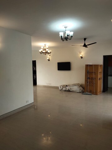 Room in 5 BHK Builder Floor at Puri Vip Floors, Sector 81 – for Sale