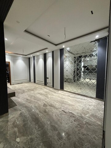 Room in 3 BHK Builder Floor at Kirti Nagar – for Sale